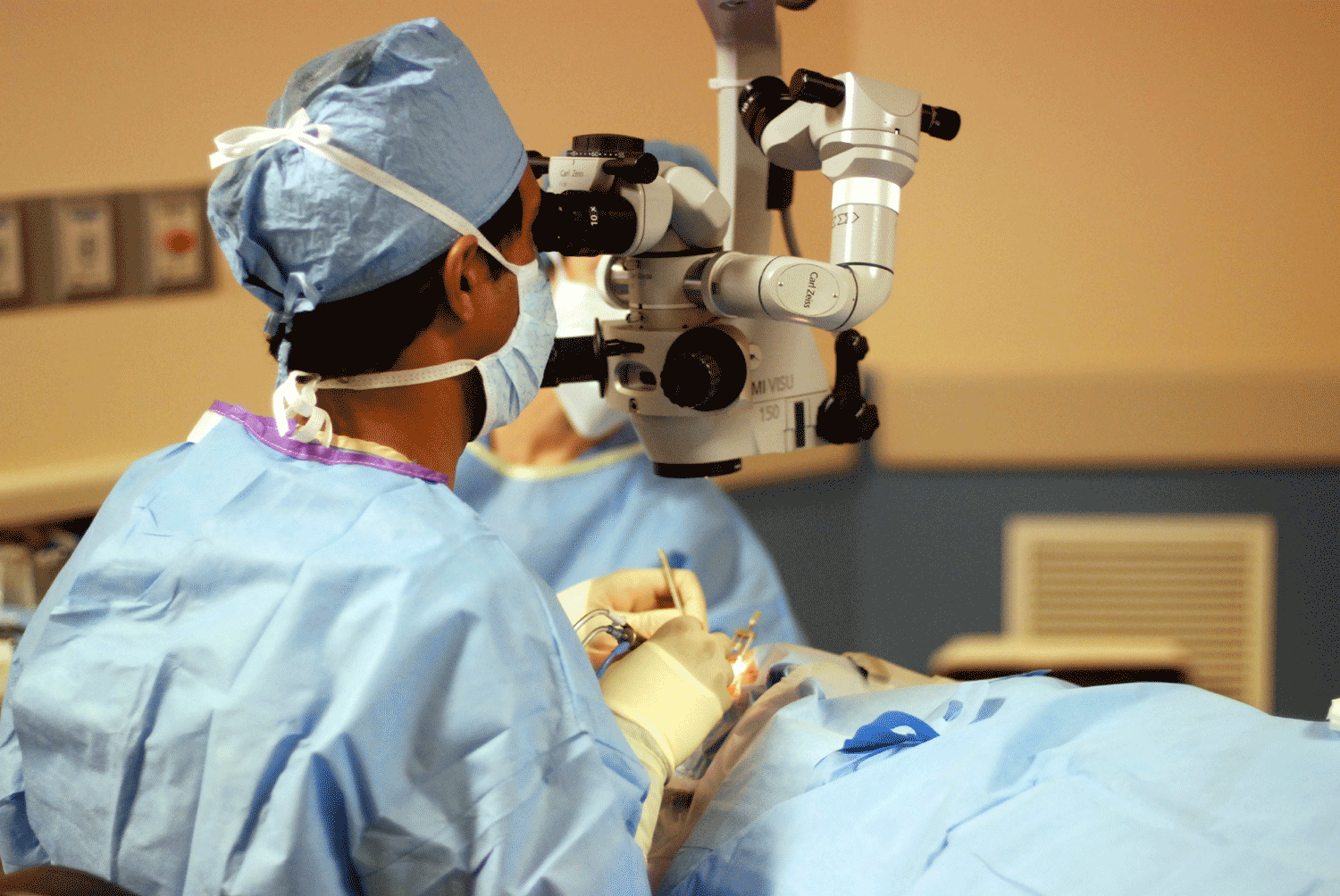 Choose The Right Cataract Surgeon In Austin